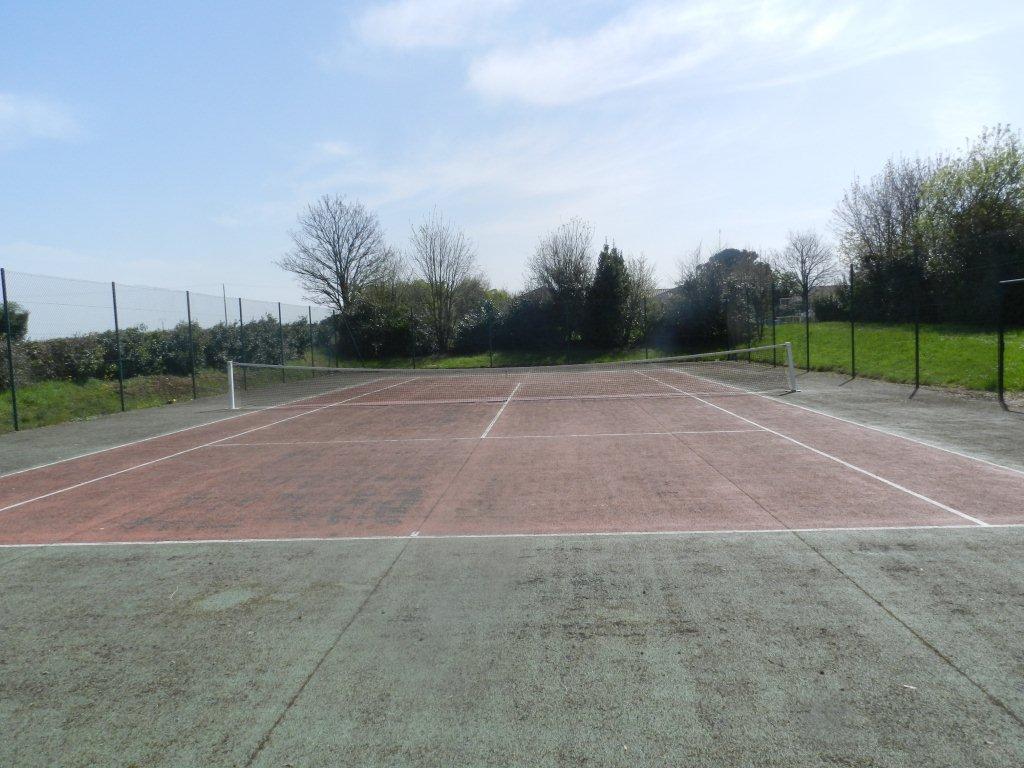 Terrain de tennis à Pouillé en Vendée 85