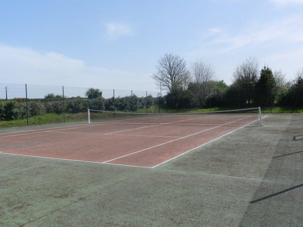 Terrain de tennis à Pouillé en Vendée 85